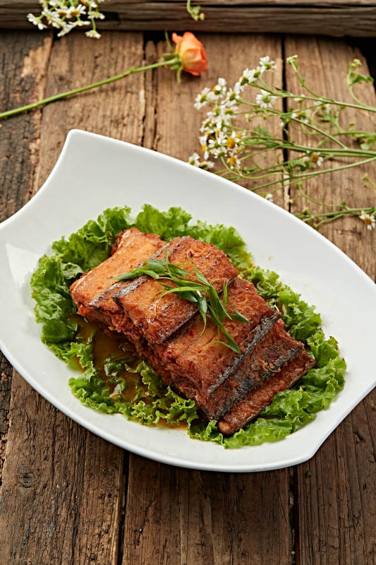 香煎三文鱼配生菜