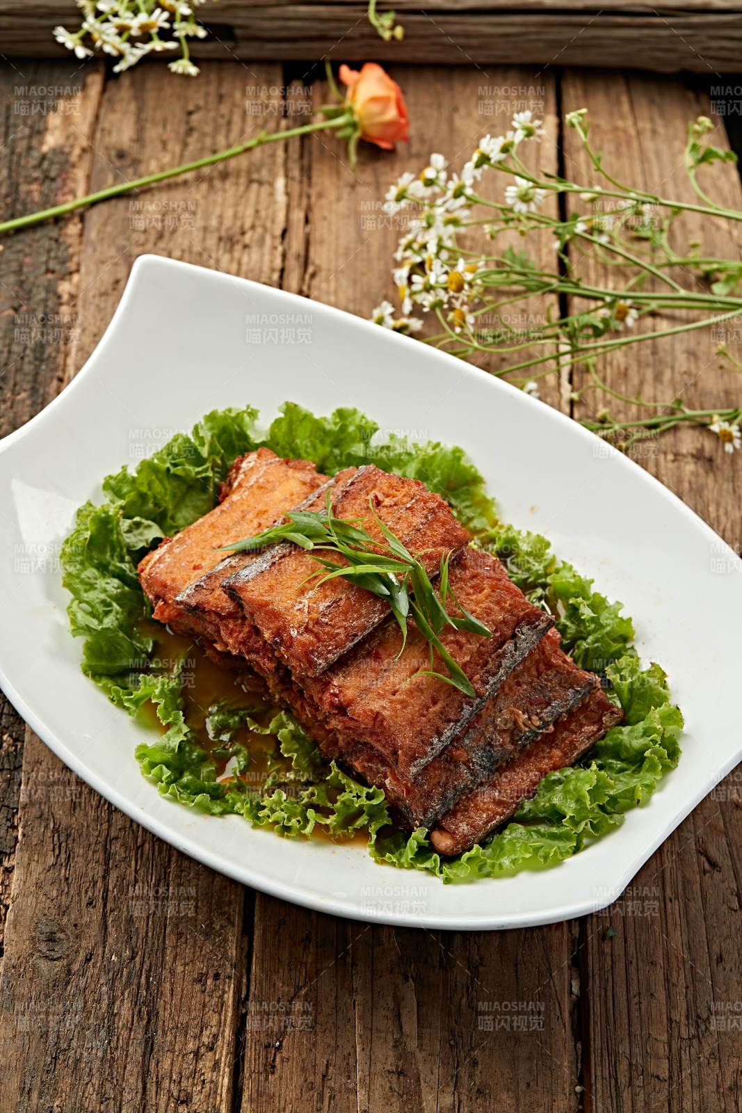 香煎三文鱼配生菜