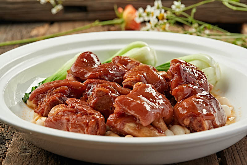 蜜汁猪蹄配青菜