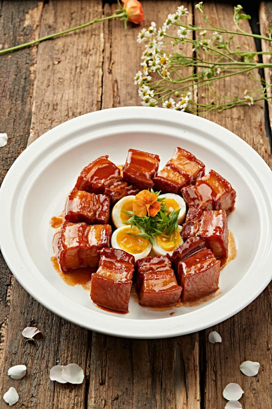 红烧肉配卤蛋