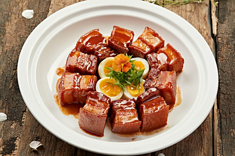 红烧肉配卤蛋