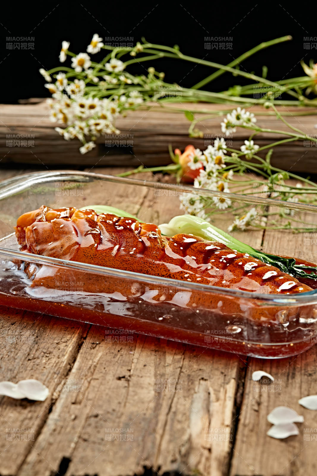 蜜汁烤鱼配香草