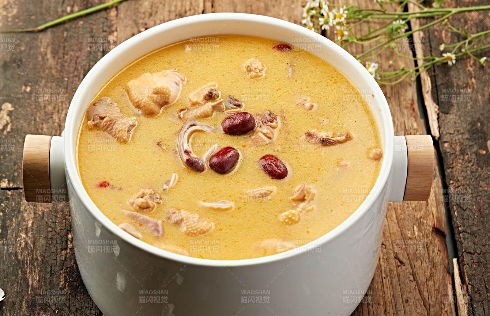 浓郁咖喱炖肉汤