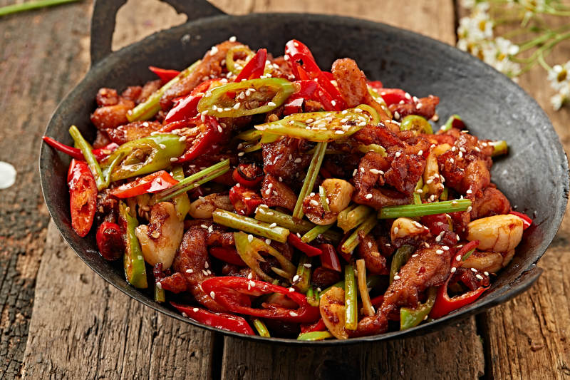 锅仔蒜香辣炒油鸡块