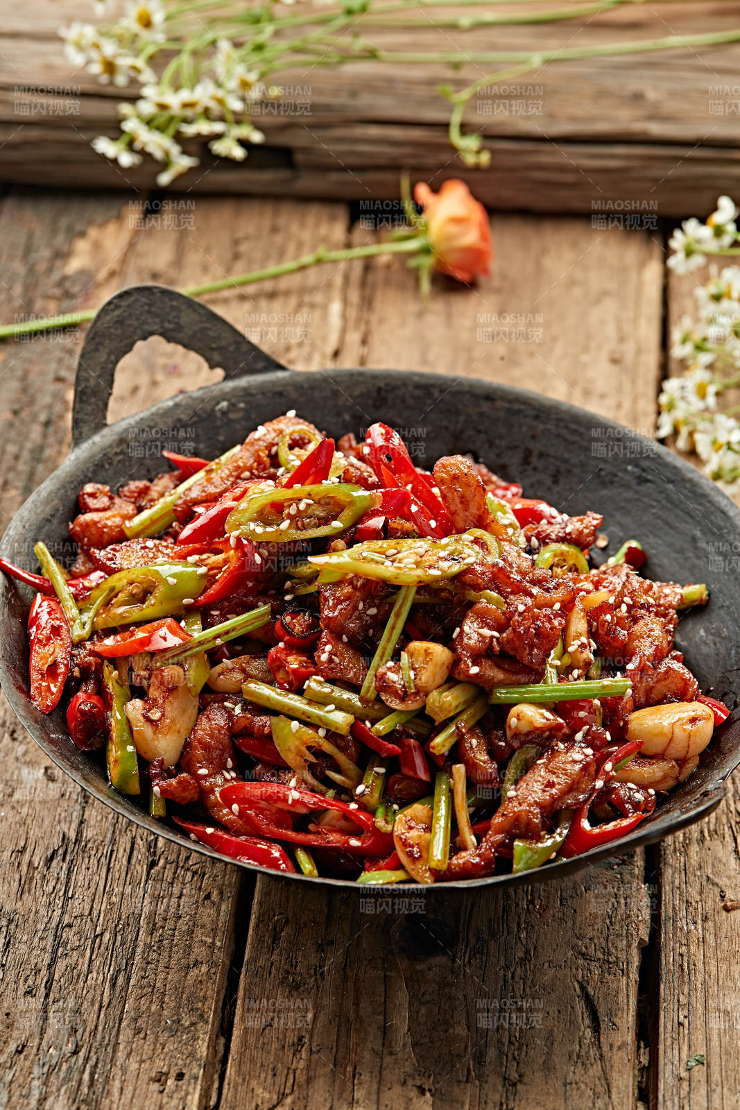 锅仔蒜香辣炒油鸡块