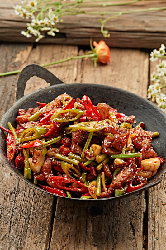 锅仔蒜香辣炒油鸡块