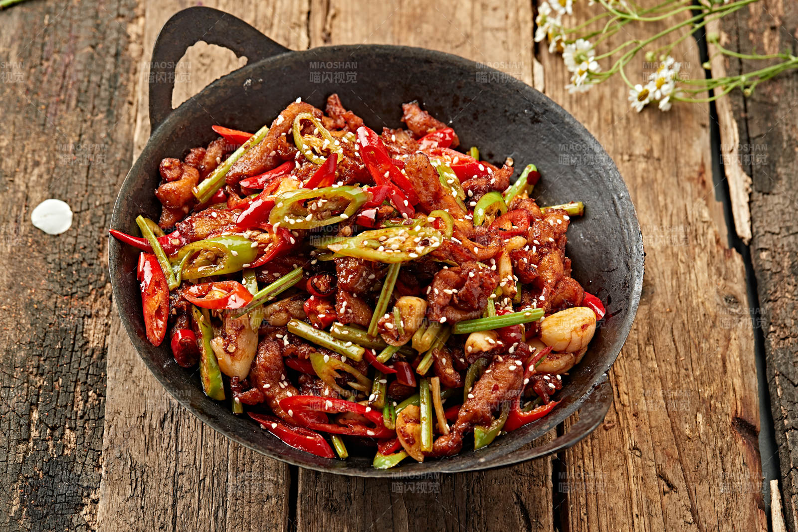 锅仔蒜香辣炒油鸡块