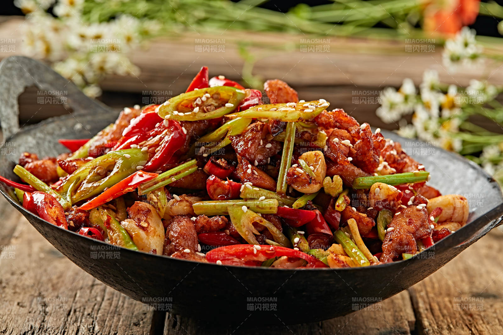 锅仔蒜香辣炒油鸡块