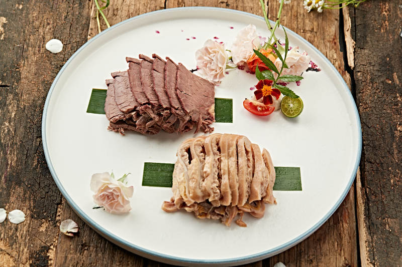 酱驴肉切片拼驴板肠