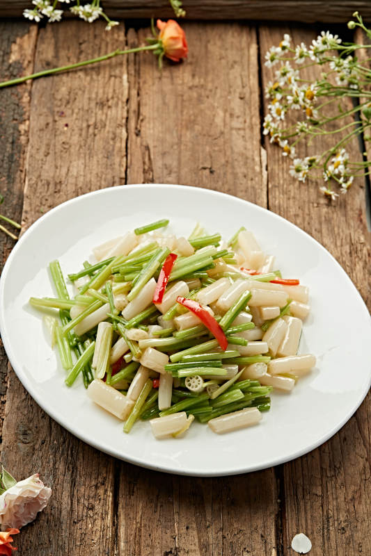 芹菜炒藕条