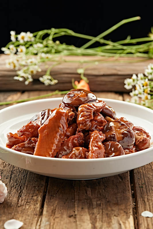 酱香鸡块配香菇