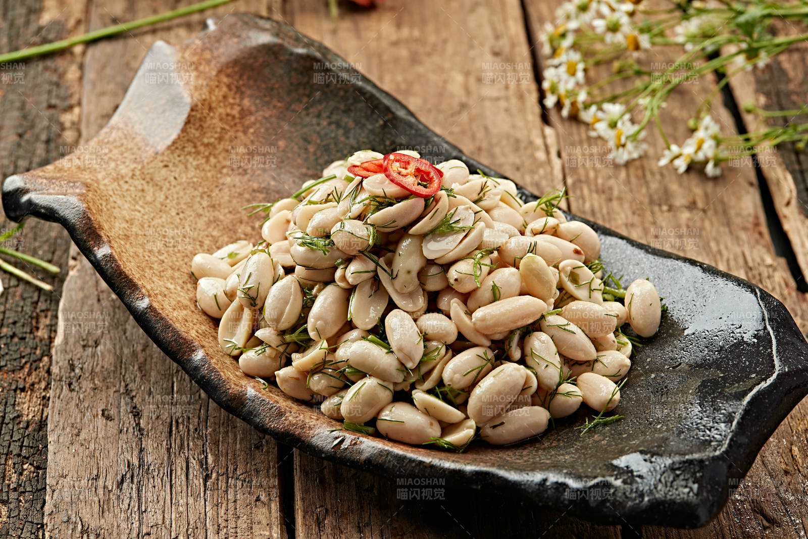 白豆沙拉配香草