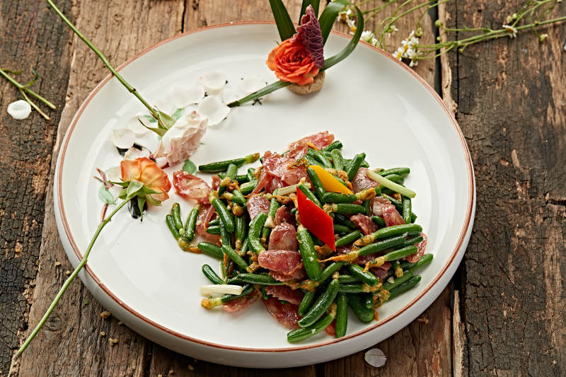 翠绿豆角配肉片