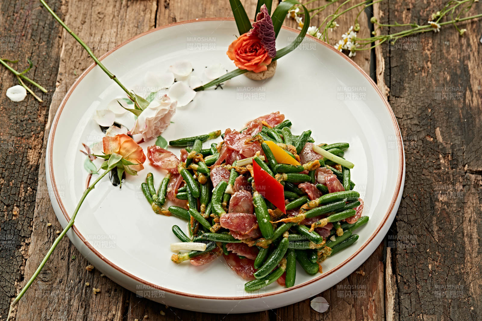 翠绿豆角配肉片