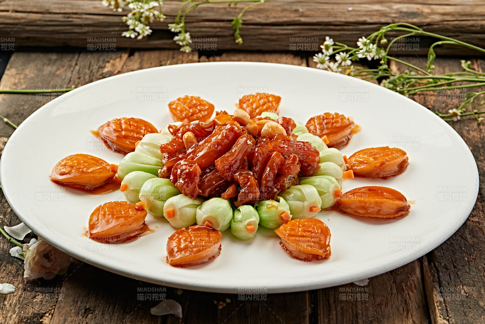 红烧肉配贝类拼盘