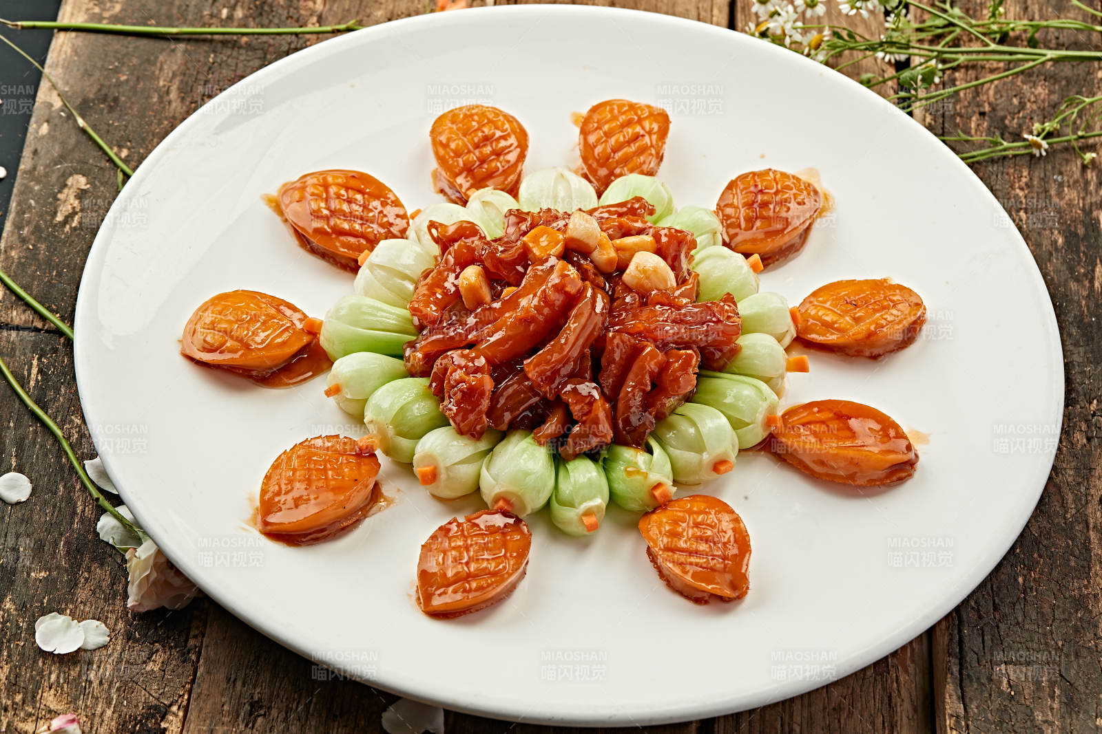 红烧猪蹄配青菜