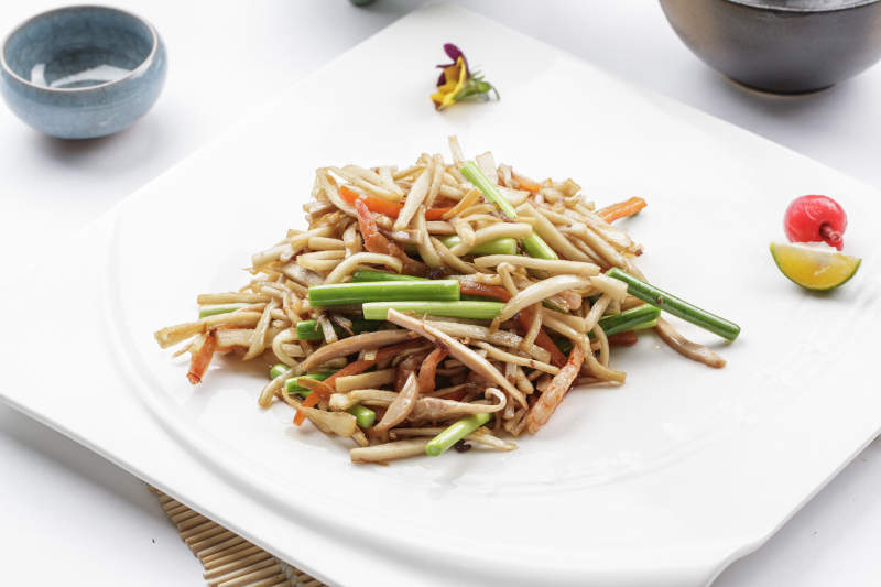 炒豆芽配蔬菜