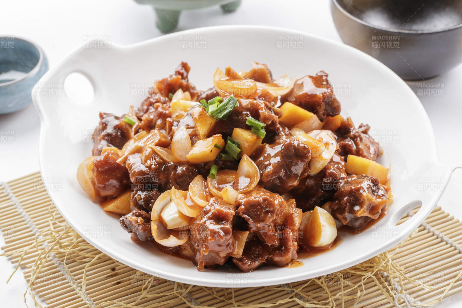 红烧排骨配杏鲍菇