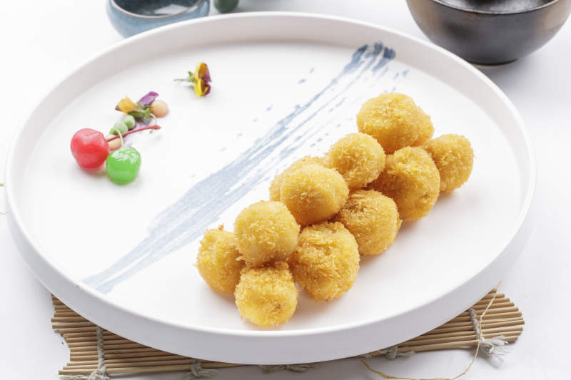 金黄炸丸子拼盘