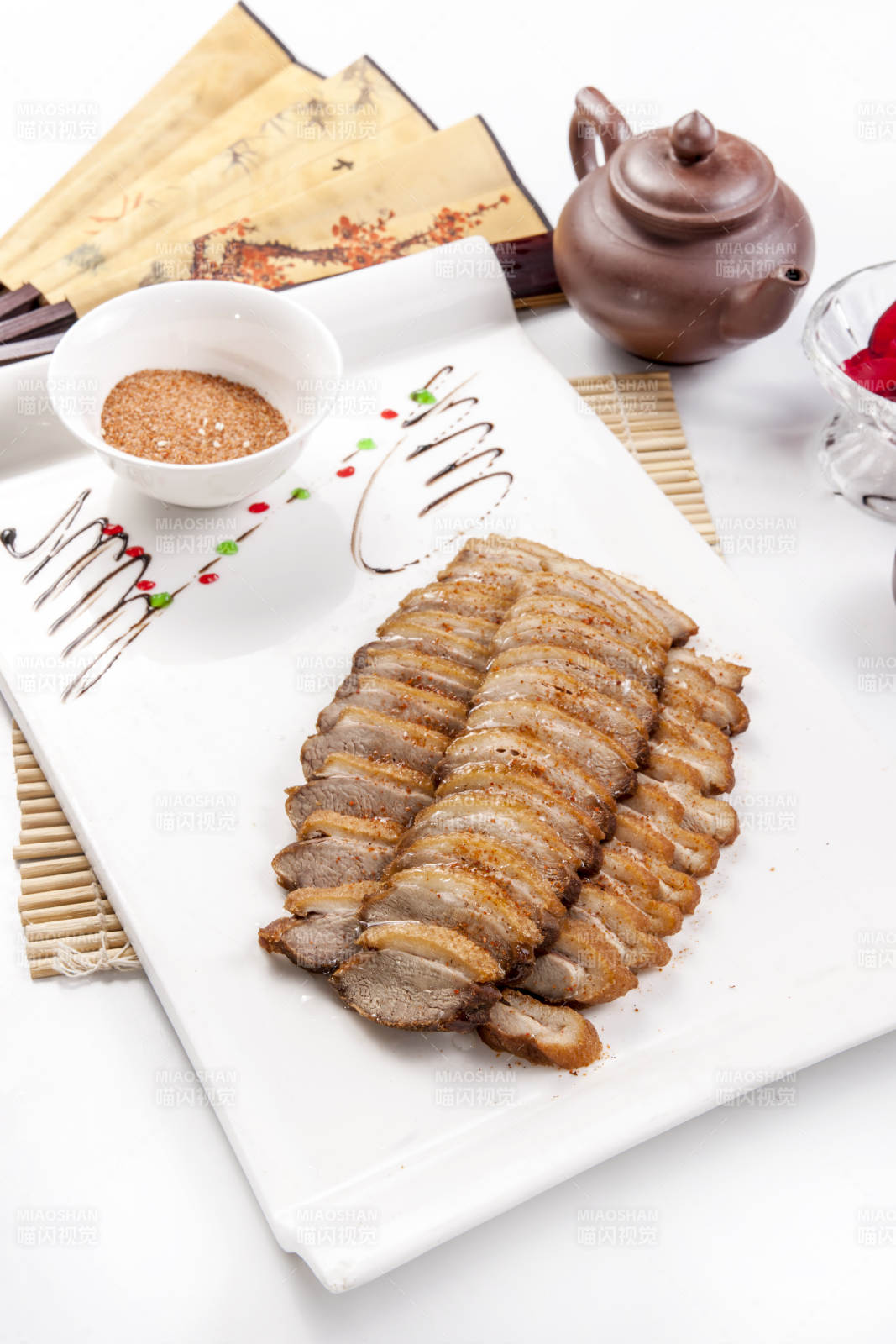 烤鸭切片摆盘