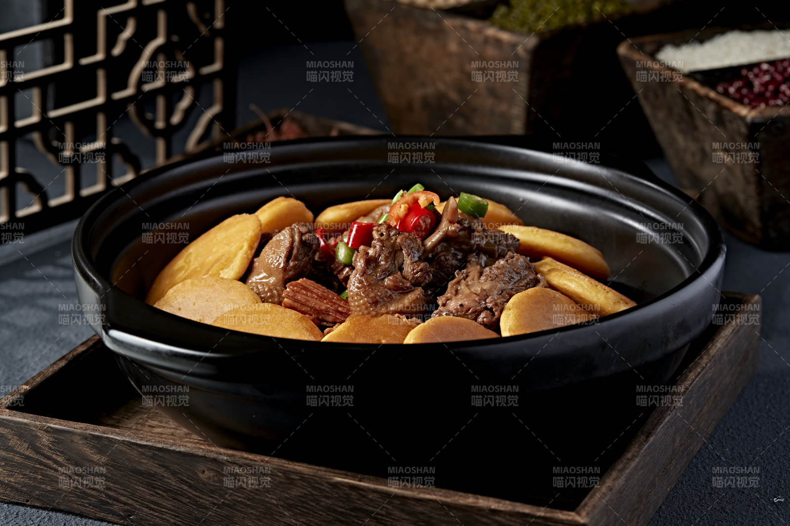 香辣炖肉配土豆