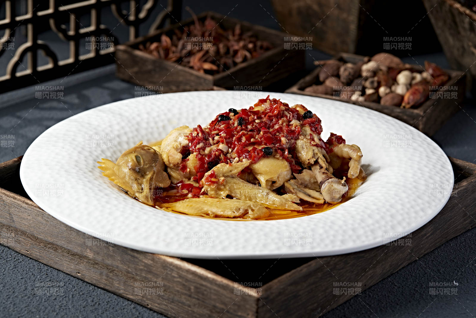 香辣雞塊配辣椒醬