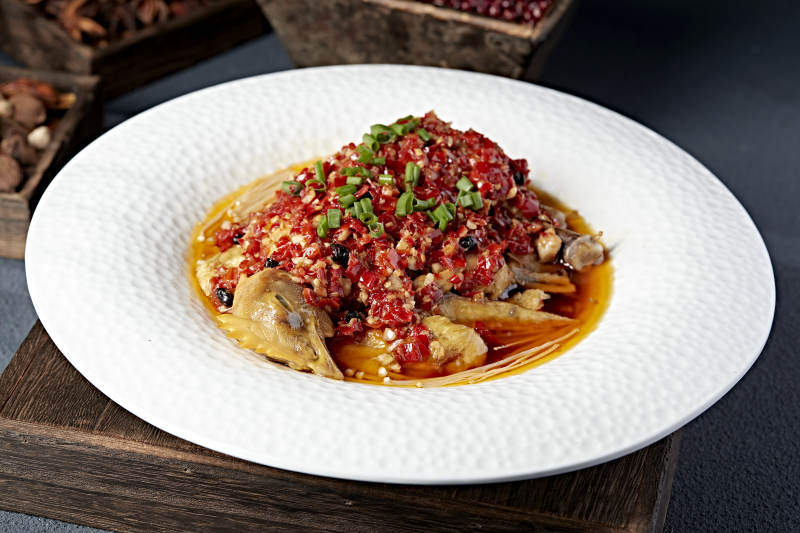 香辣鸡翅配辣椒酱