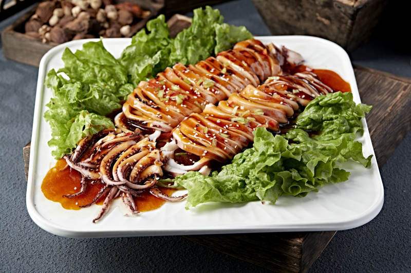 烤鱿鱼配生菜