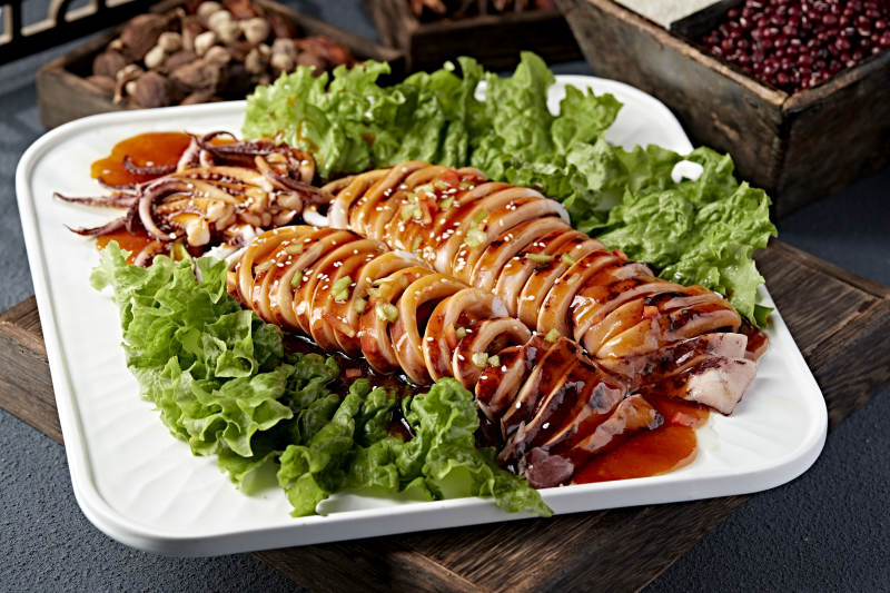 烤鱿鱼配生菜