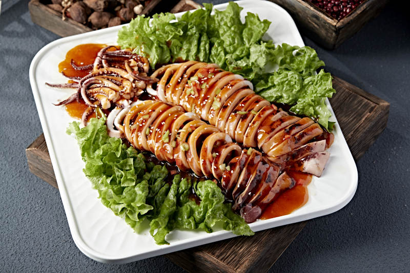 烤鱿鱼配生菜