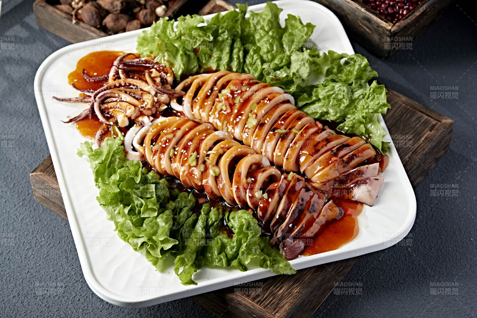 烤鱿鱼配生菜