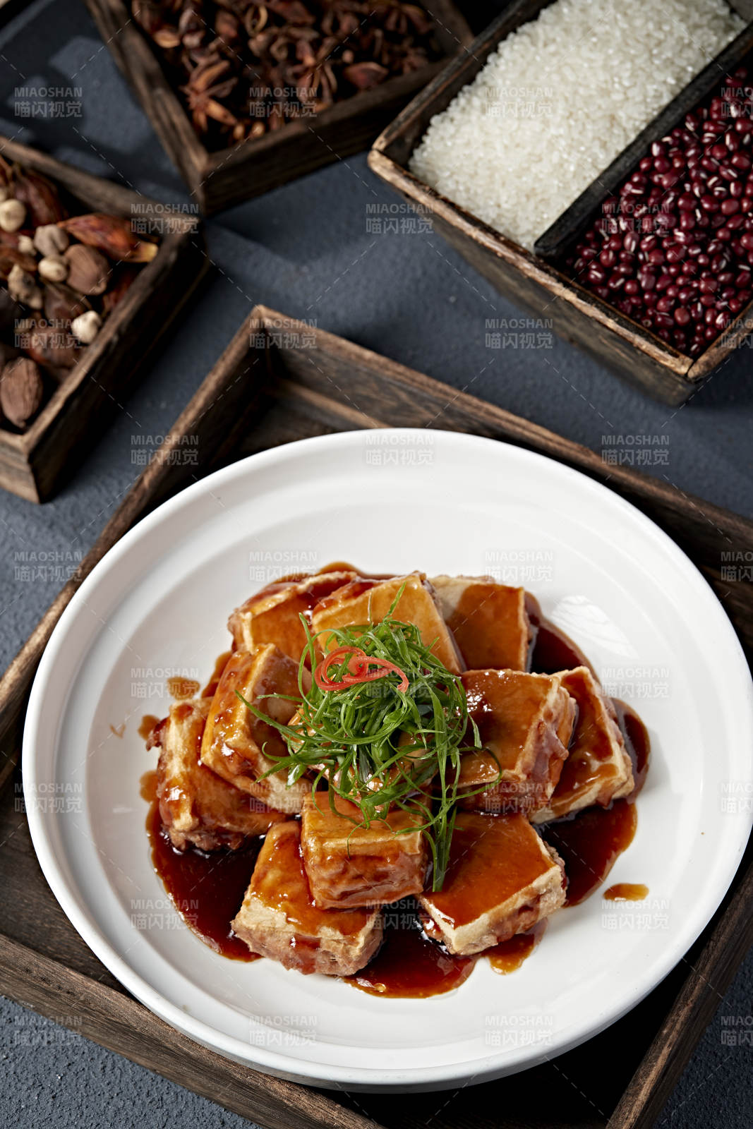 红烧豆腐配香料