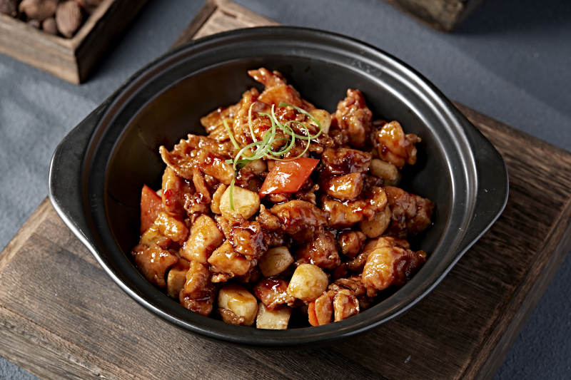 香辣鸡块煲