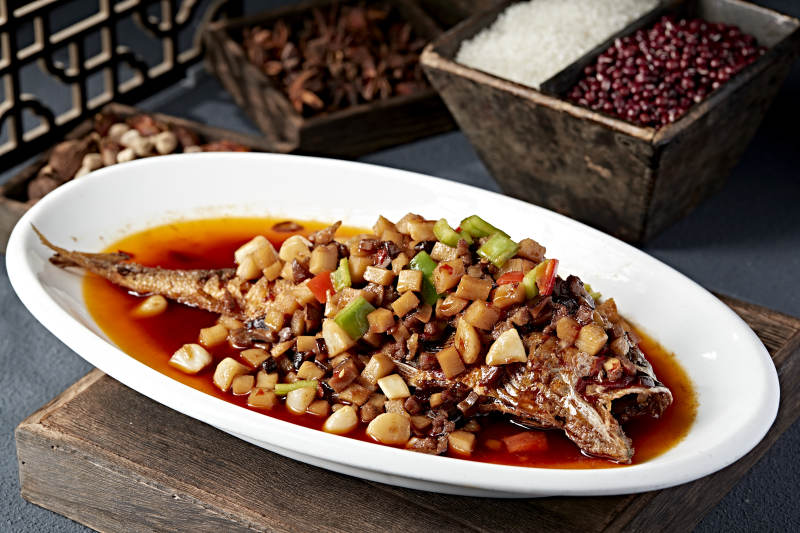 红烧鱼配坚果