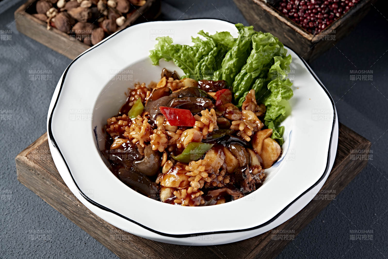 酱爆鱿鱼配蔬菜