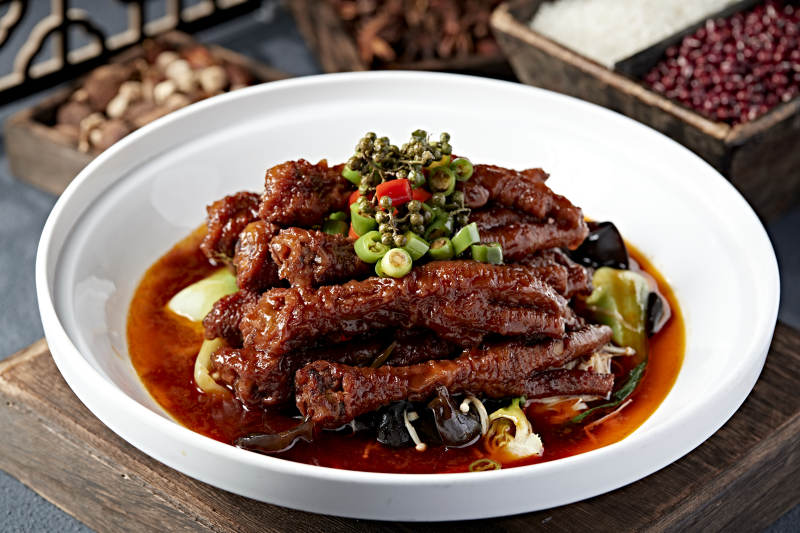 红烧鸭掌配青椒