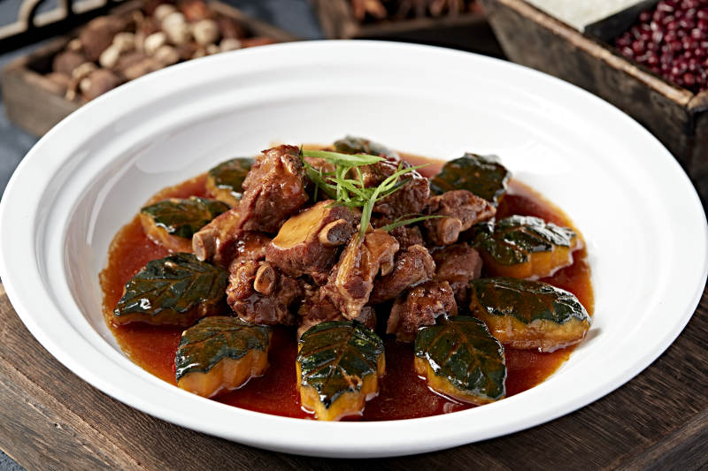 红烧排骨配荷叶