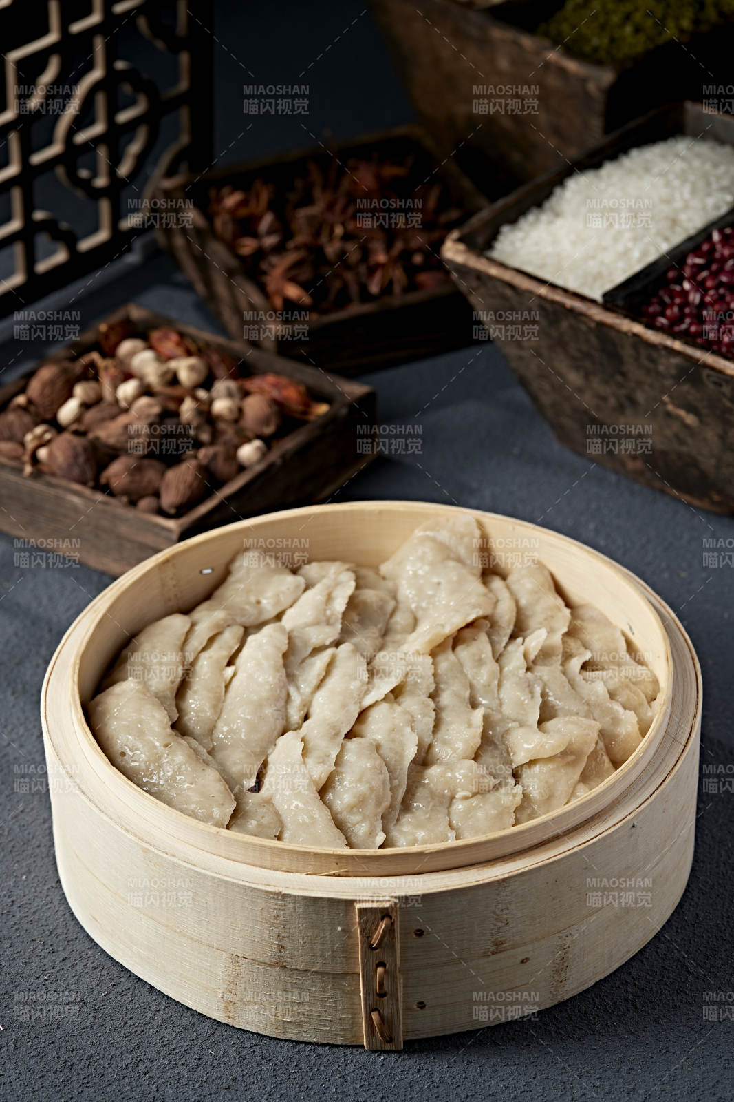 蒸饺配香料食材