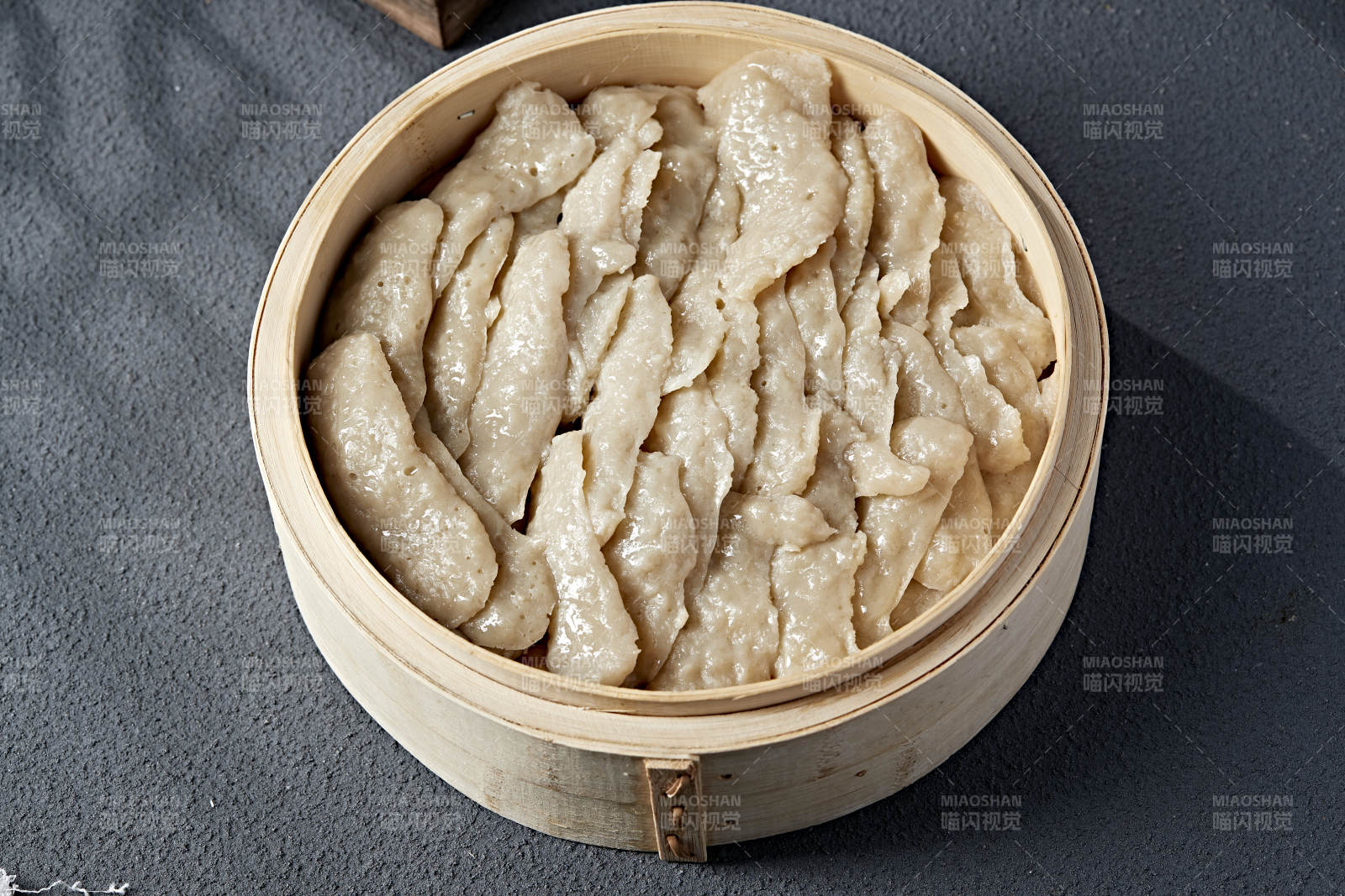 蒸笼里的美味饺子