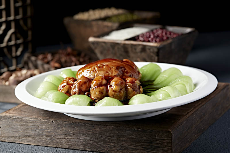 酱香鸡腿配青菜