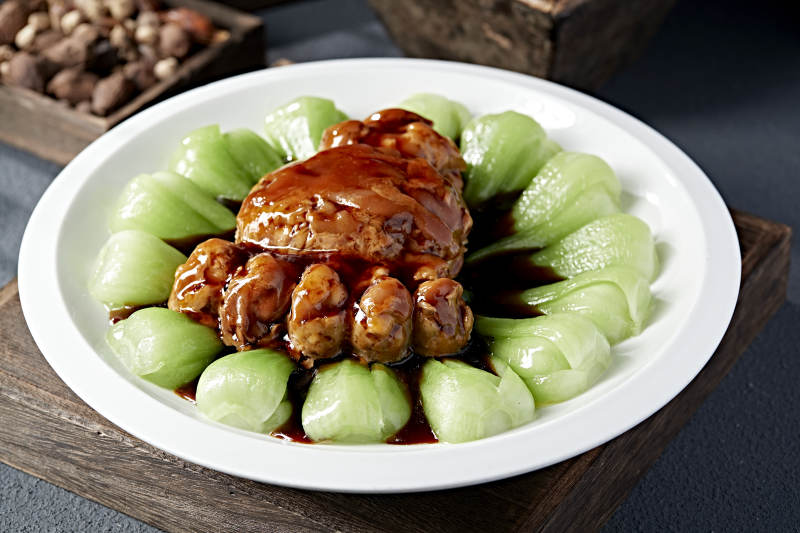 红烧猪蹄配青菜