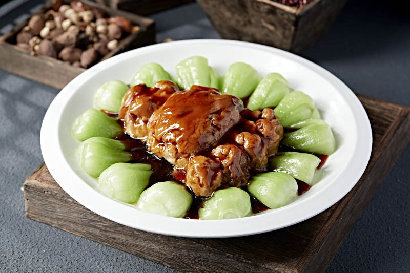 酱汁鸡块配青菜