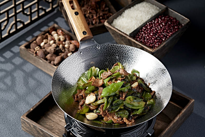 铁锅炒青椒牛肉