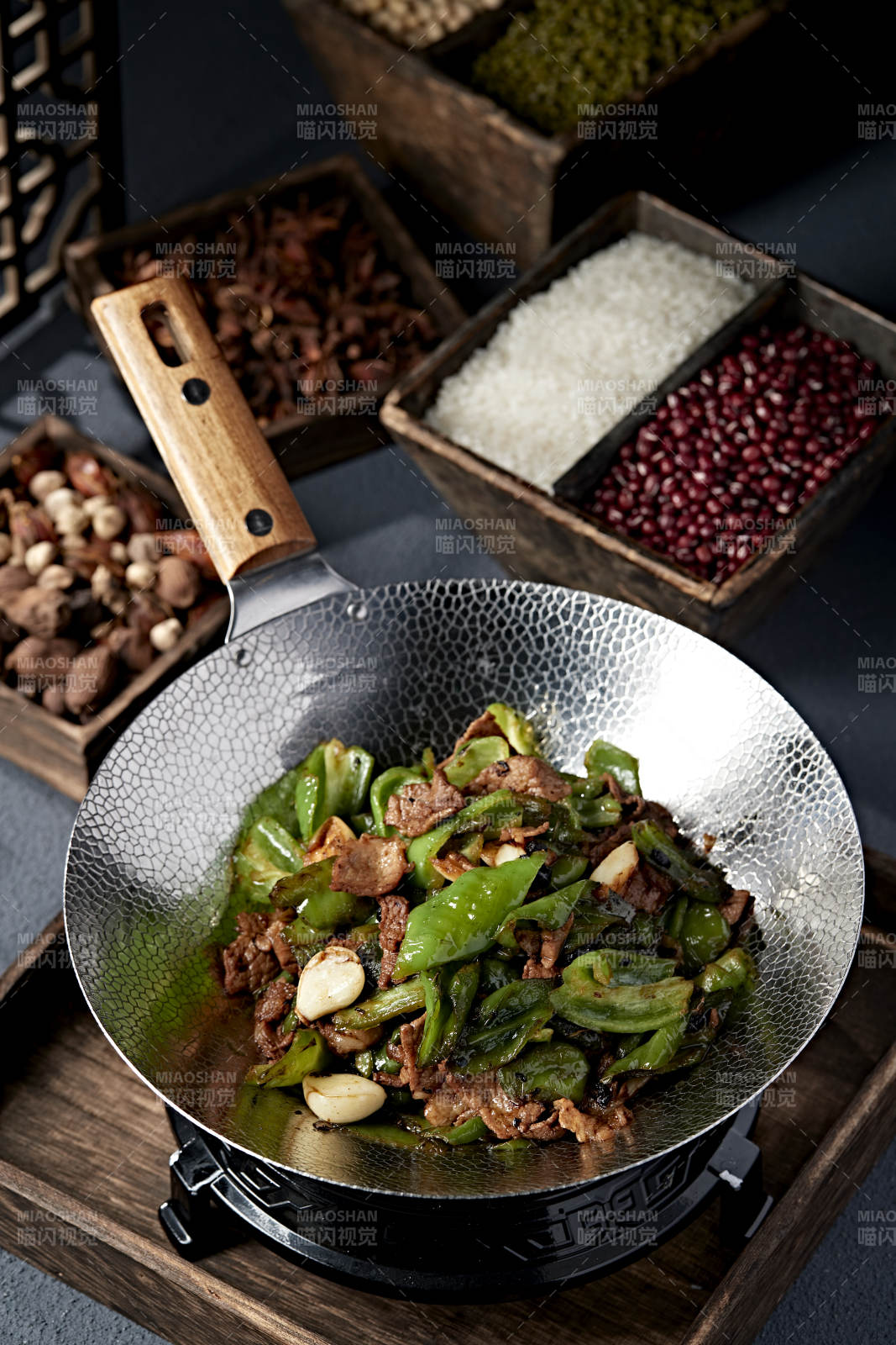 铁锅炒青椒肉片