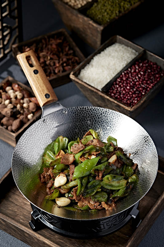 铁锅炒青椒肉片