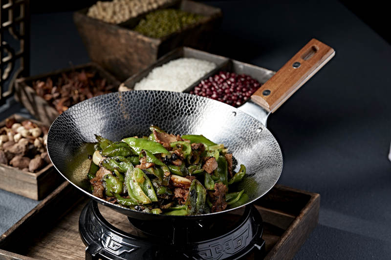 铁锅炒青椒肉片