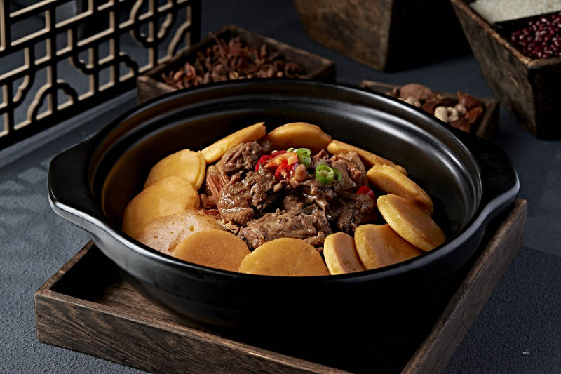 砂锅炖肉配土豆