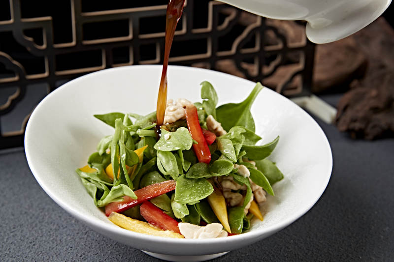鲜蔬沙拉淋酱