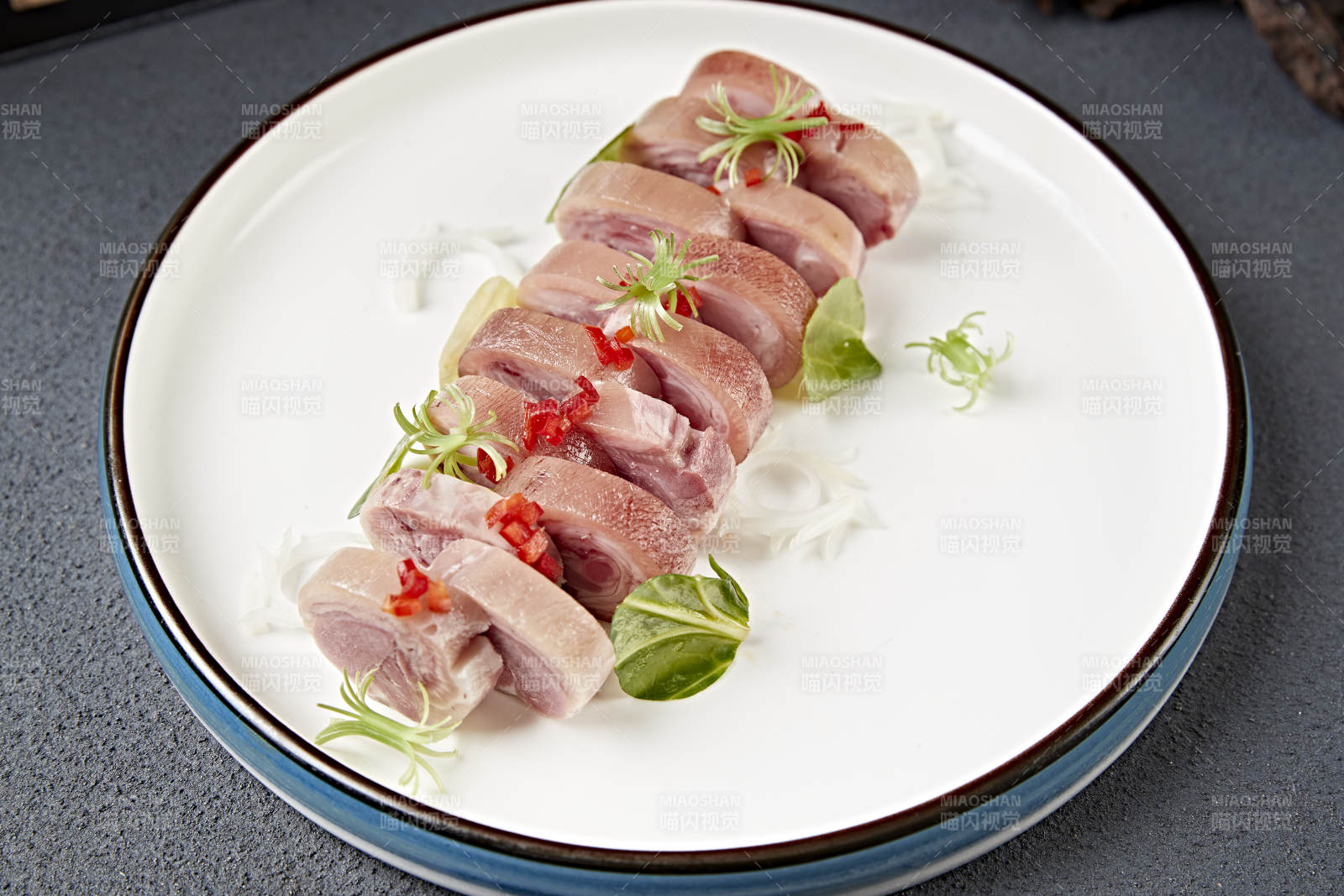 卤味压猪肘花卷切片