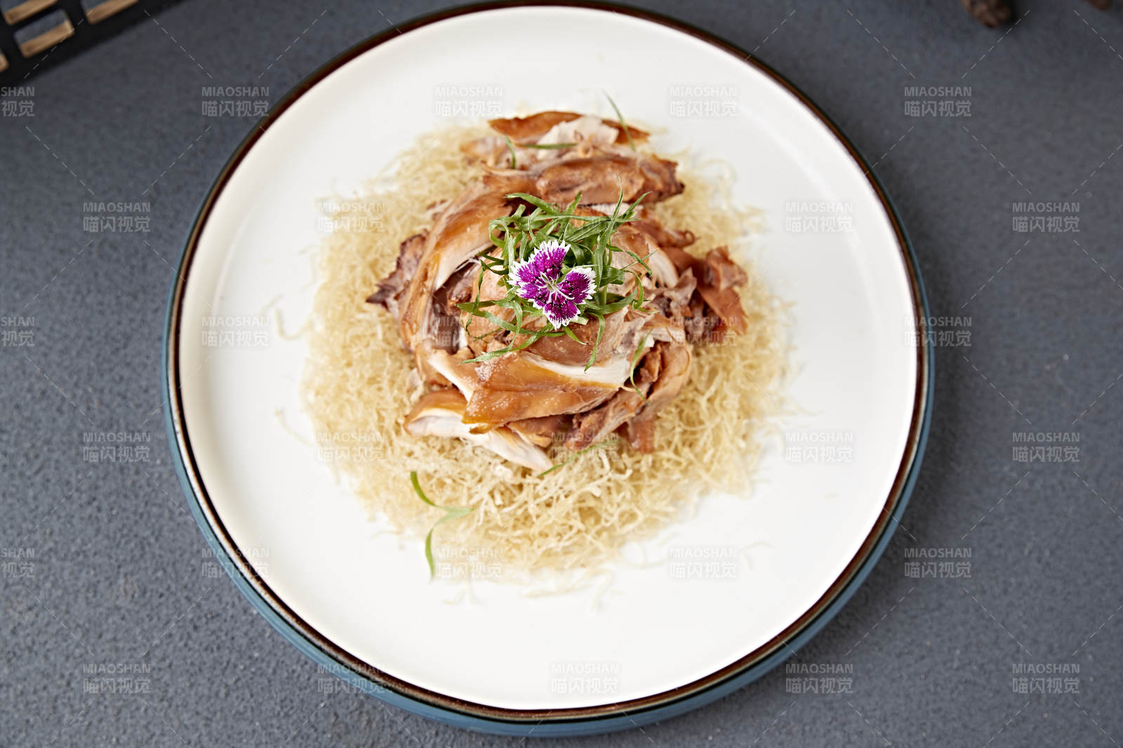 美味凉菜手撕熏鸡